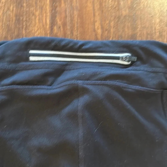 Athleta Women's Size Medium Be Free Knicker Capris Black Yoga Workout Small EUC - Picture 4 of 5